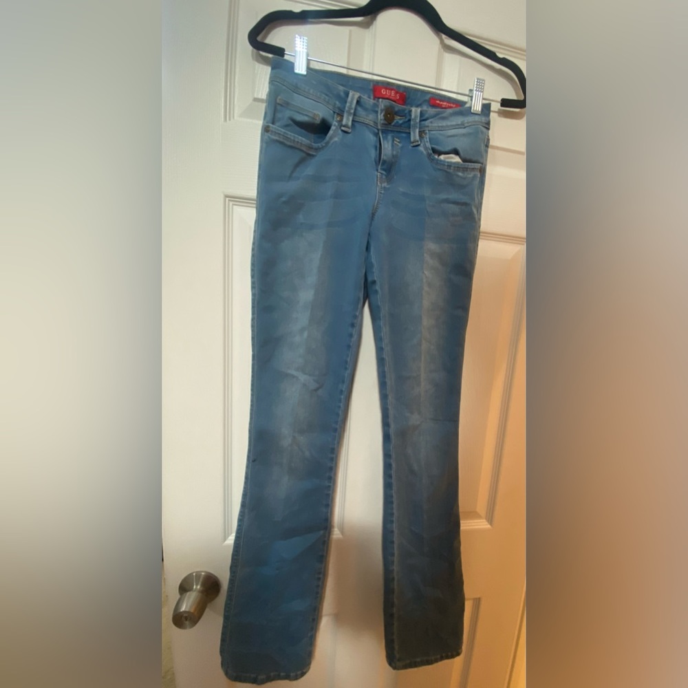 Guess medium rise slim boot jeans in medium denim wash size 26.